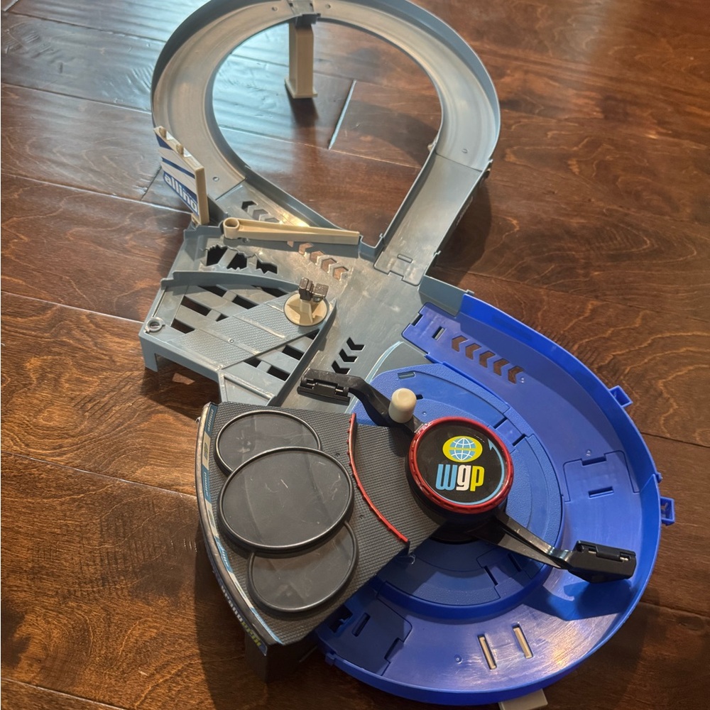 Cars 2 race track set